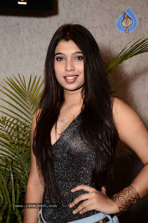 Sharon Sugatekar Images - 2 / 14 photos