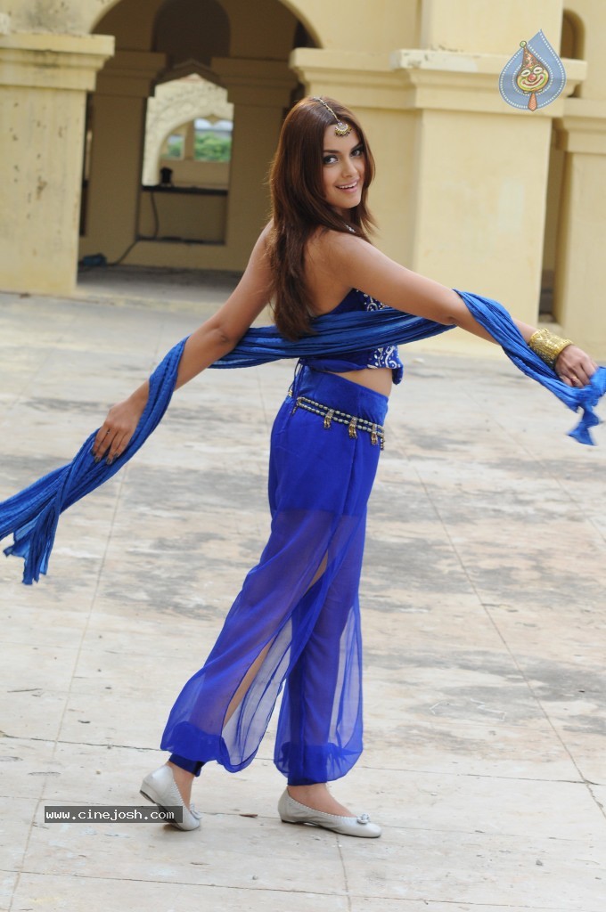 Shazahn Padamsee Latest Stills  - 57 / 110 photos