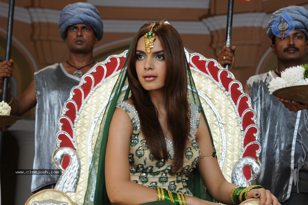 Shazahn Padamsee Latest Stills  - 62 / 110 photos