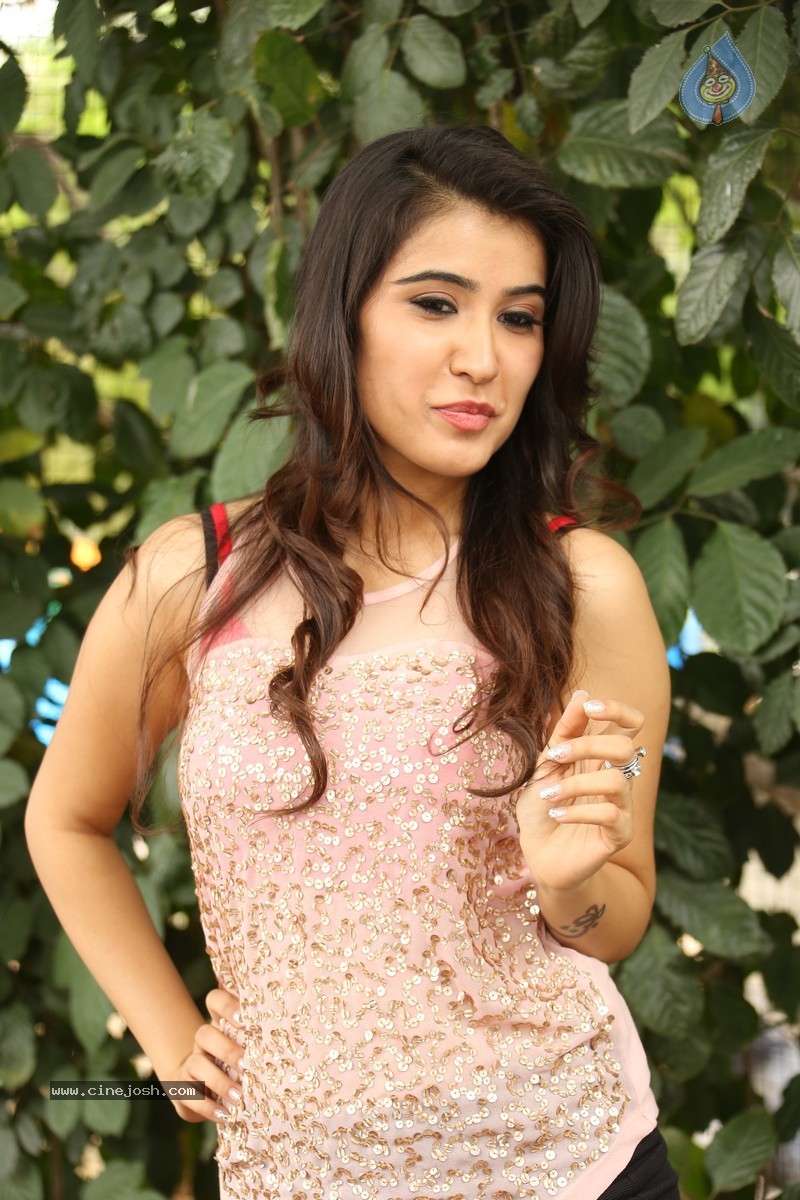 Sheena Bajaj Stills - 18 / 62 photos