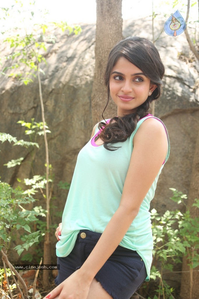Sheena Latest Hot Pics - 16 / 110 photos
