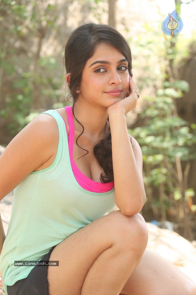 Sheena Latest Hot Pics - 21 / 110 photos