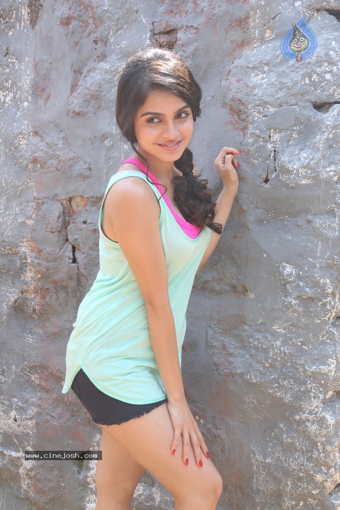 Sheena Latest Hot Pics - 24 / 110 photos