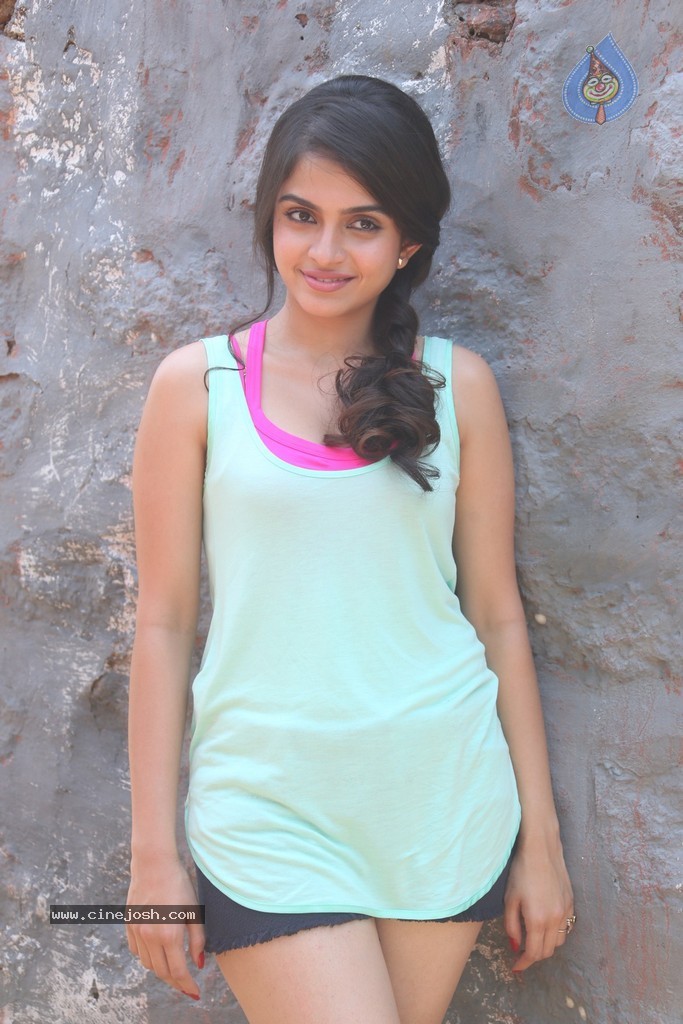 Sheena Latest Hot Pics - 27 / 110 photos