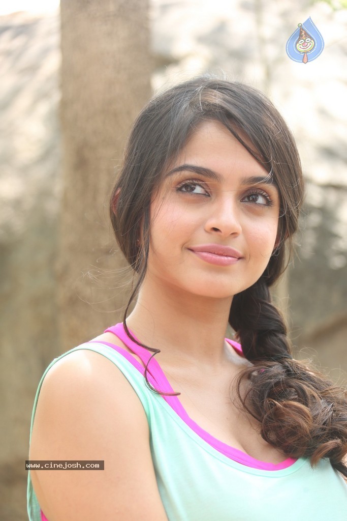 Sheena Latest Hot Pics - 35 / 110 photos