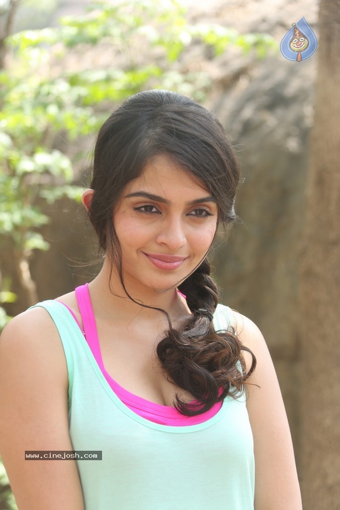 Sheena Latest Hot Pics - 43 / 110 photos