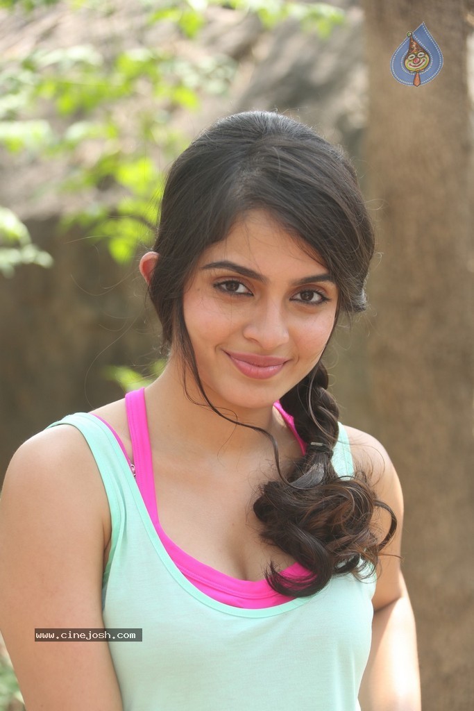 Sheena Latest Hot Pics - 87 / 110 photos