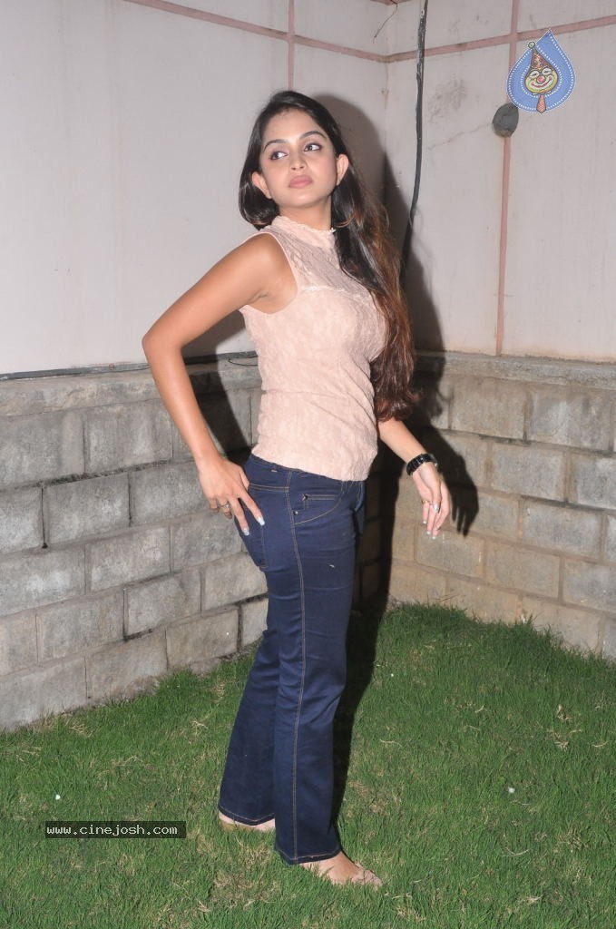 Sheena Latest Stills - 2 / 47 photos