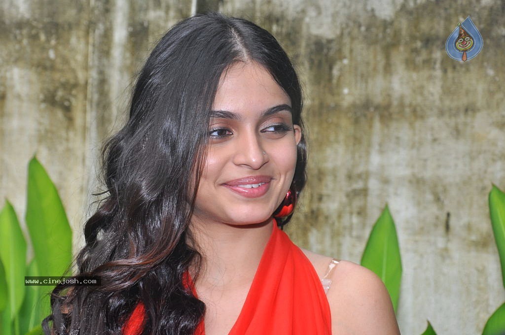 Sheena Latest Stills - 2 / 32 photos