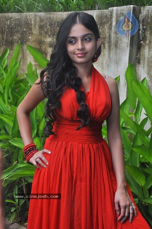 Sheena Latest Stills - 16 / 32 photos