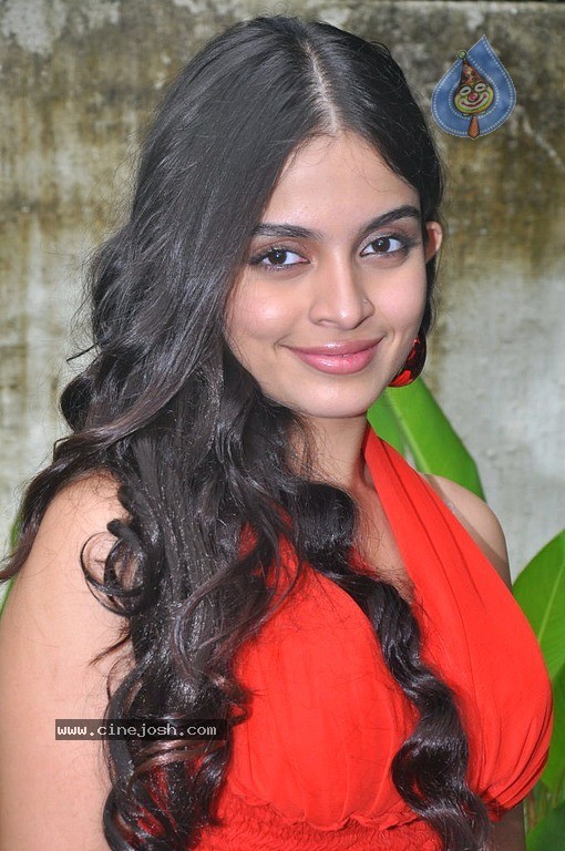 Sheena Latest Stills - 32 / 32 photos