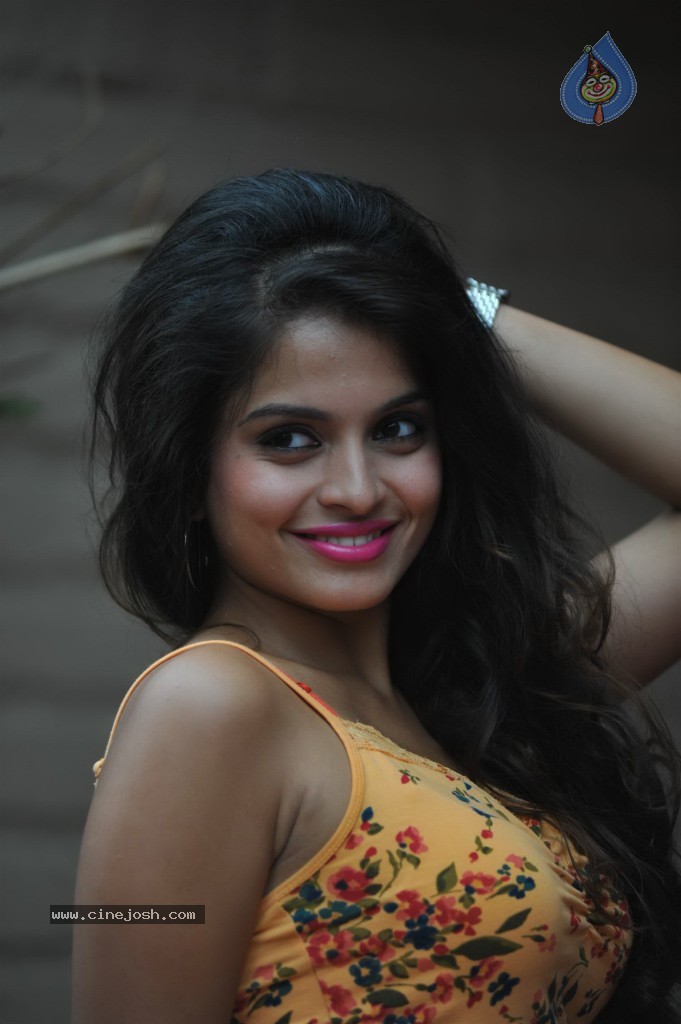 Sheena Shahabadi Latest Stills - 16 / 68 photos