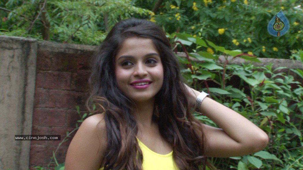 Sheena Shahabadi Latest Stills - 35 / 68 photos