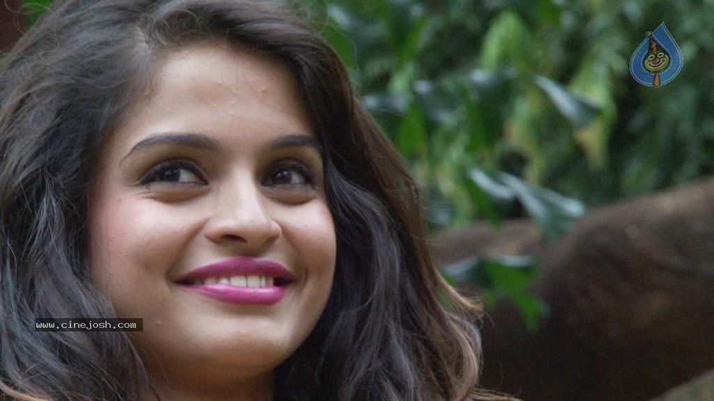 Sheena Shahabadi Latest Stills - 47 / 68 photos