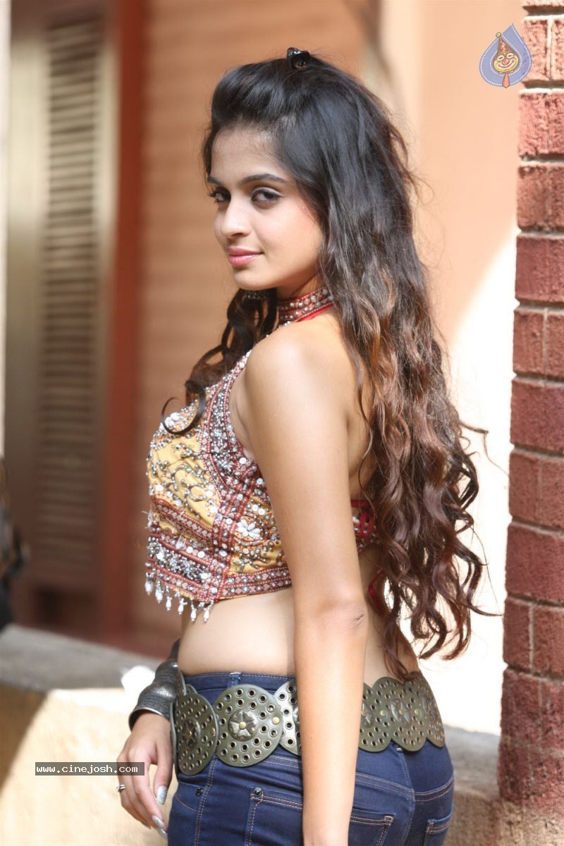 Sheena Shahabadi New Photos - 6 / 25 photos