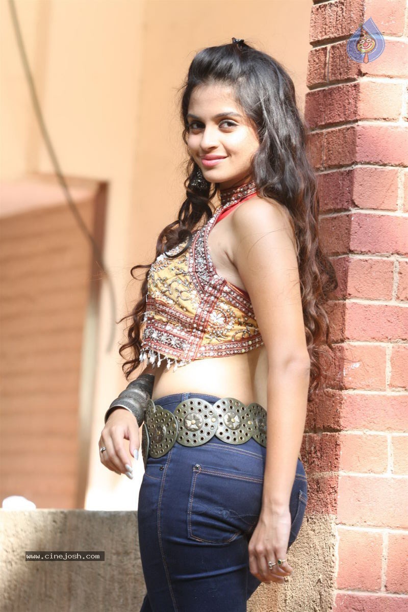 Sheena Shahabadi New Photos - 25 / 25 photos