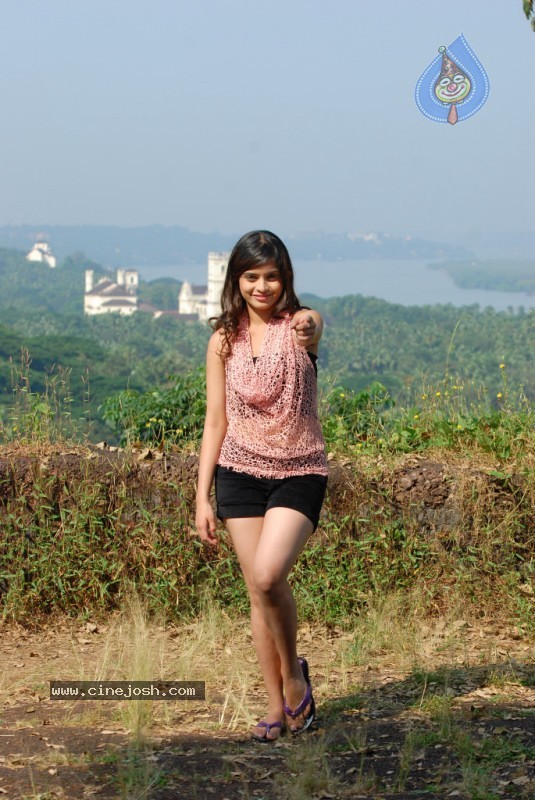 Sheena Shahabadi Stills  - 36 / 85 photos