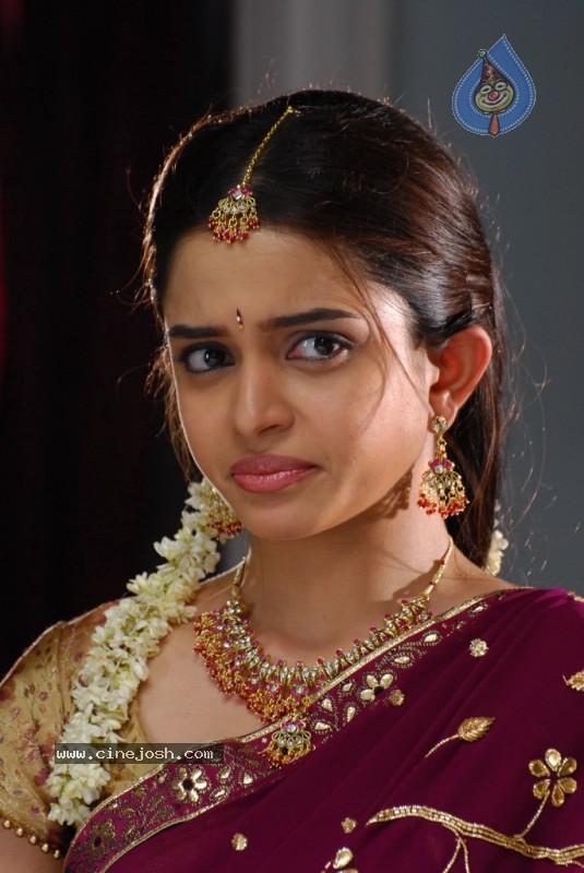 Sheena Shahabadi Stills  - 41 / 85 photos