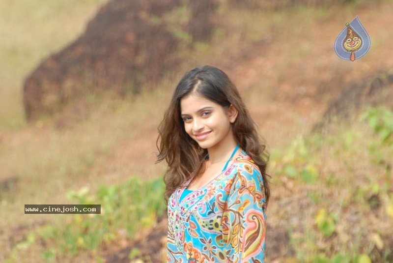 Sheena Shahabadi Stills  - 51 / 85 photos