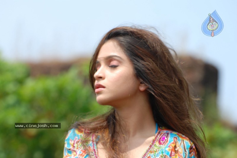 Sheena Shahabadi Stills  - 56 / 85 photos