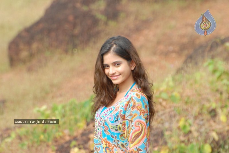 Sheena Shahabadi Stills  - 73 / 85 photos