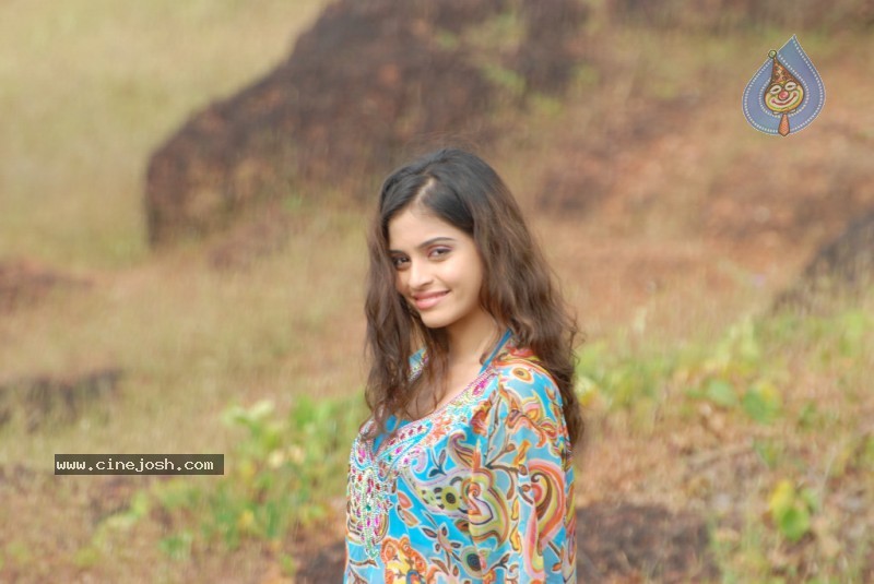 Sheena Shahabadi Stills  - 82 / 85 photos