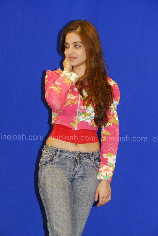 Sheena Stills (CineJosh Exclusive) - 22 / 41 photos