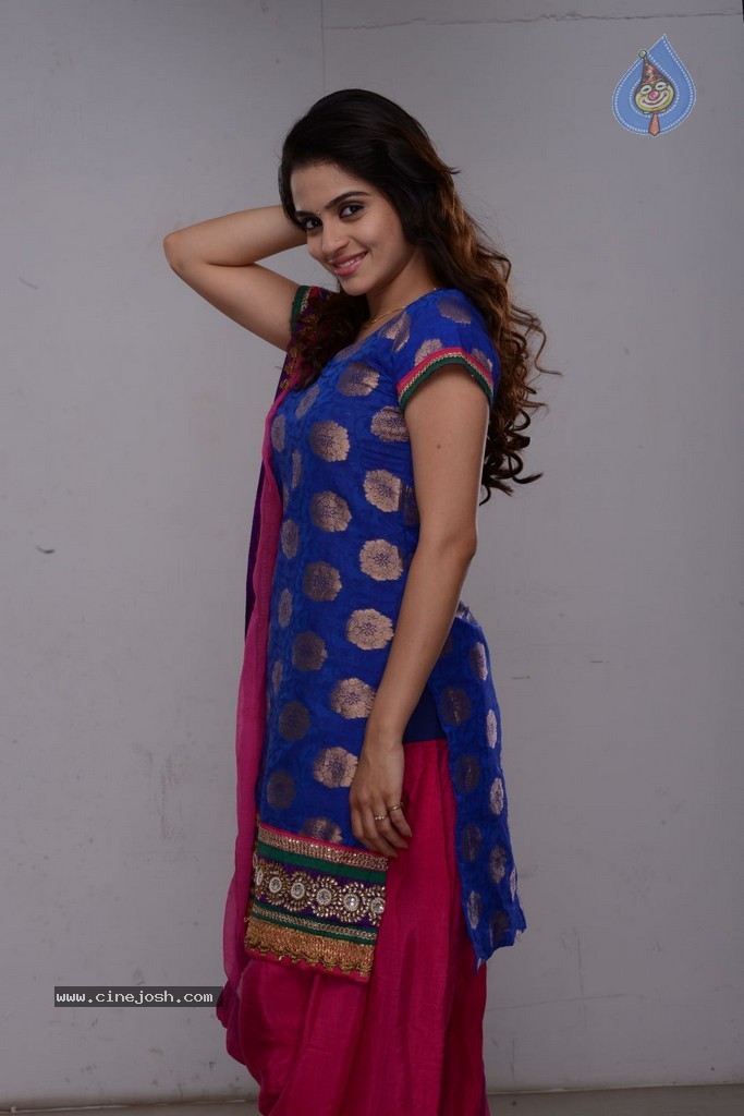Sheena Stills - 71 / 74 photos