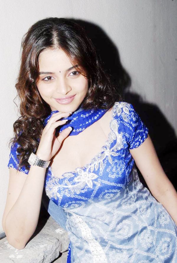 Sheena Shahabadi photos - Bindaas Heroine - 18 / 26 photos