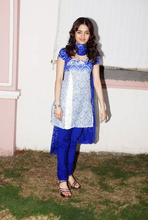 Sheena Shahabadi photos - Bindaas Heroine - 25 / 26 photos