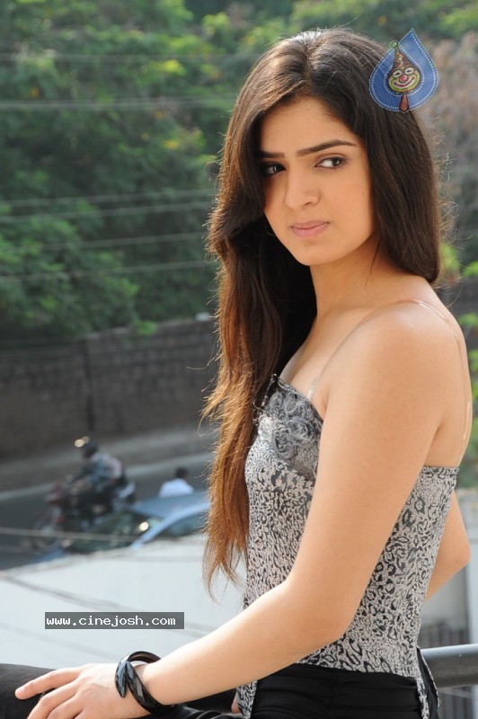 Shefali Sharma Gallery - 8 / 35 photos
