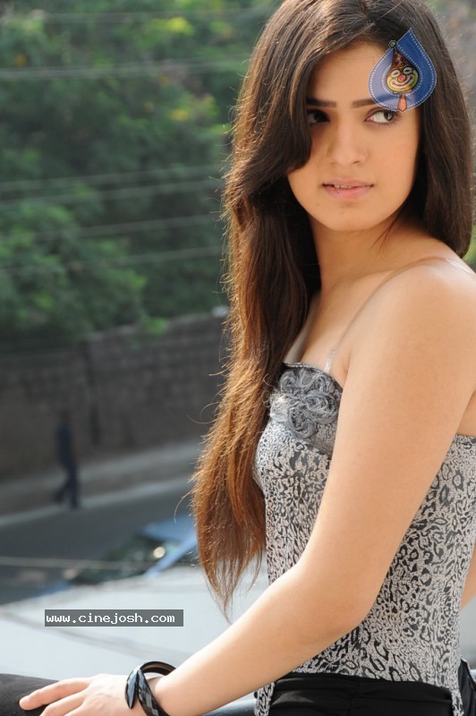 Shefali Sharma Gallery - 10 / 35 photos