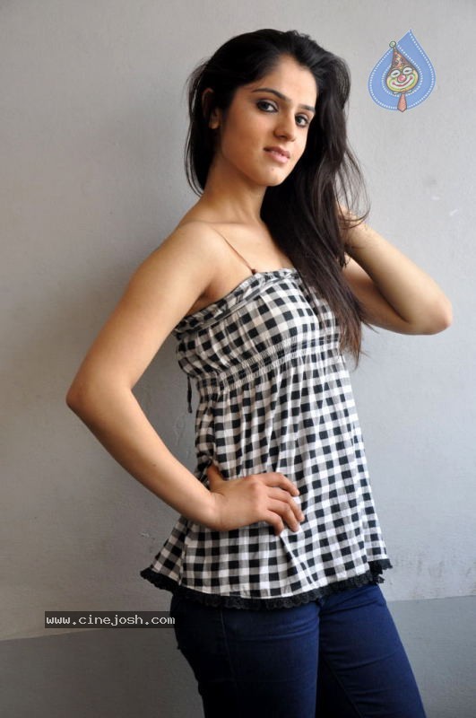 Shefali Sharma New Stills - 21 / 39 photos