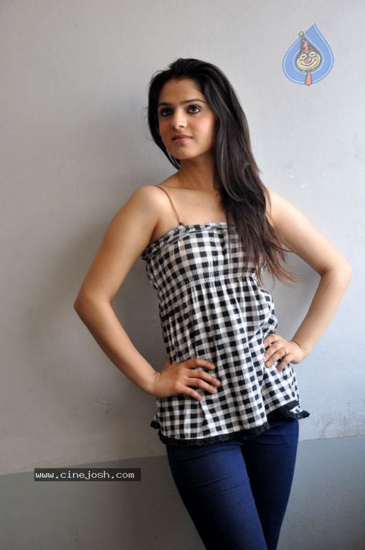 Shefali Sharma New Stills - 24 / 39 photos