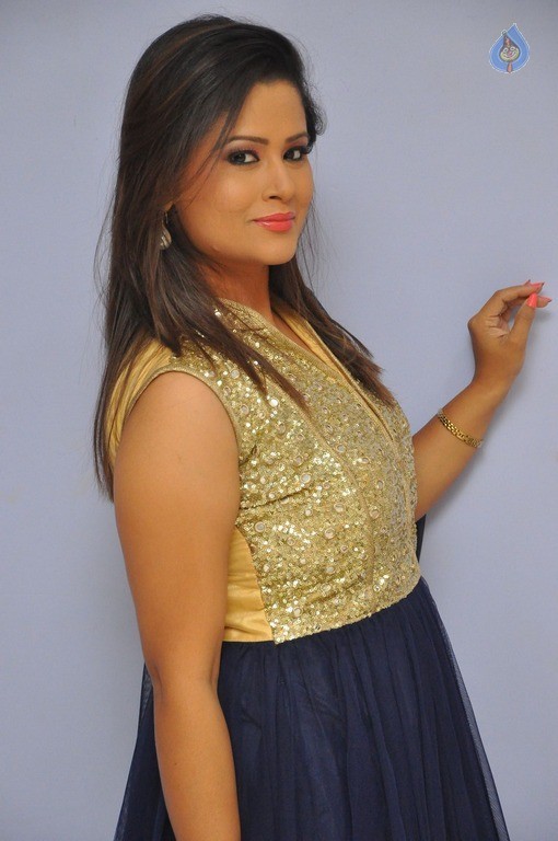 Shilpa Chakravarthy Latest Photos - 26 / 42 photos