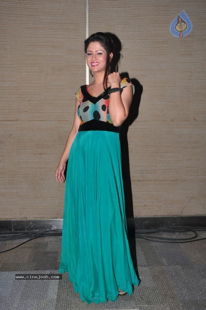 Shilpa Chakravarthy Latest Photos - 17 / 42 photos
