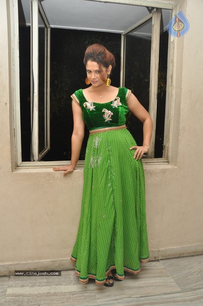 Shilpa Chakravarthy New Pics - 27 / 32 photos