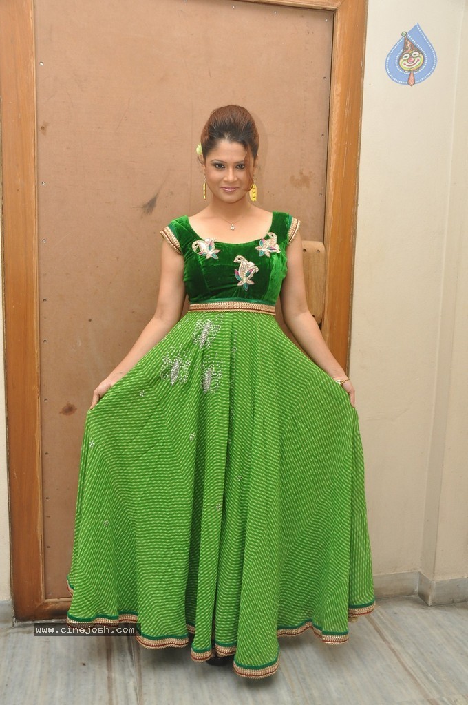 Shilpa Chakravarthy New Pics - 28 / 32 photos