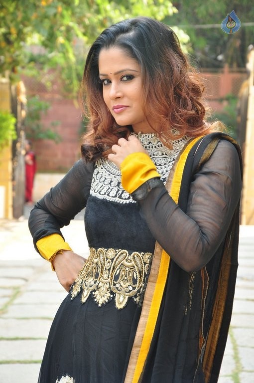 Shilpa Chakravarthy Photos - 14 / 35 photos
