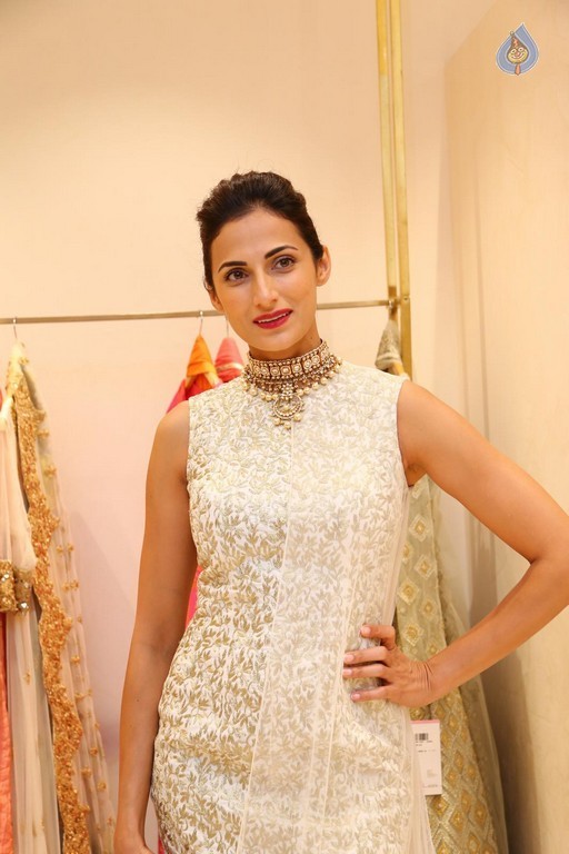 Shilpa Reddy New Pics - 14 / 41 photos