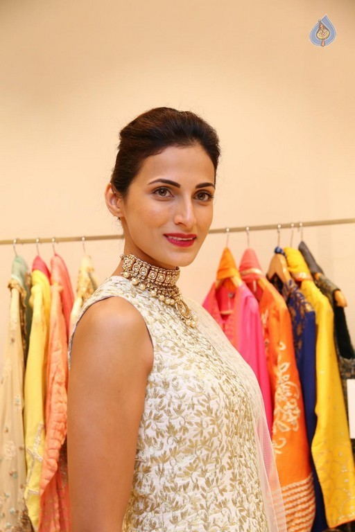 Shilpa Reddy New Pics - 16 / 41 photos