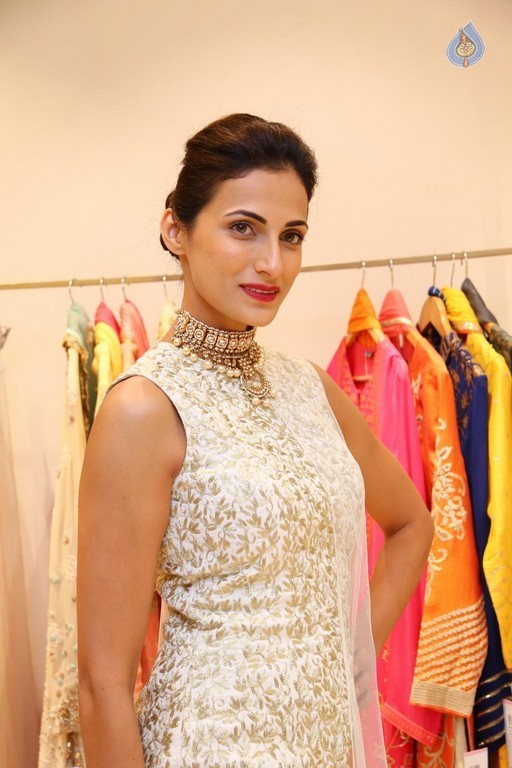 Shilpa Reddy New Pics - 32 / 41 photos