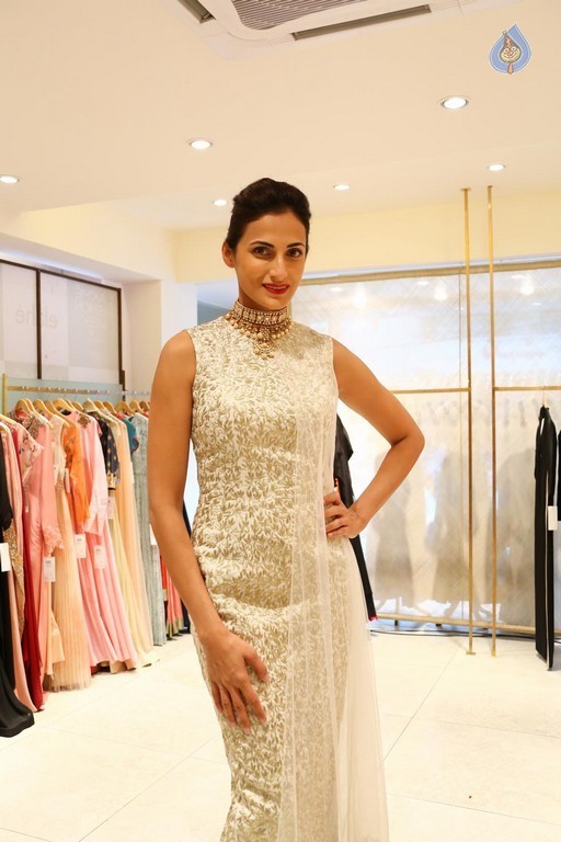 Shilpa Reddy New Pics - 35 / 41 photos
