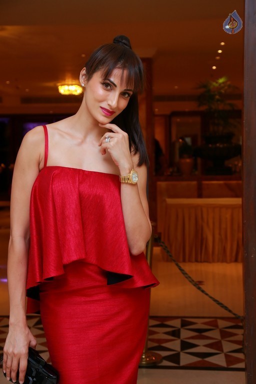 Shilpa Reddy New Stills - 5 / 32 photos