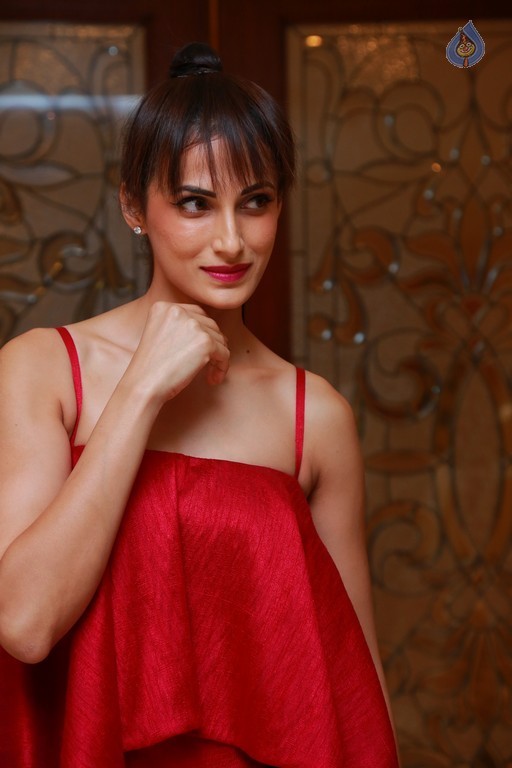 Shilpa Reddy New Stills - 8 / 32 photos