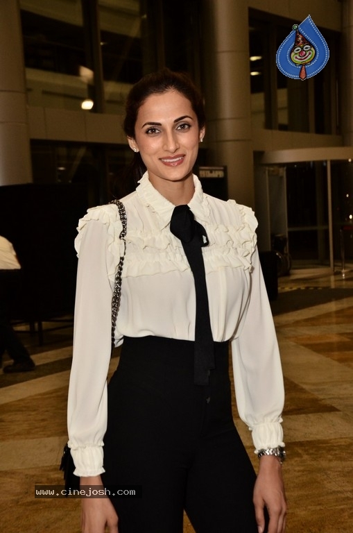 Shilpa Reddy Pics - 11 / 17 photos