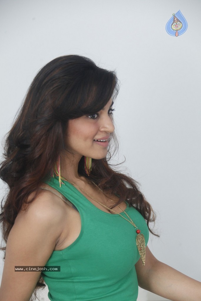 Shilpi Sharma Hot Gallery - 118 / 178 photos