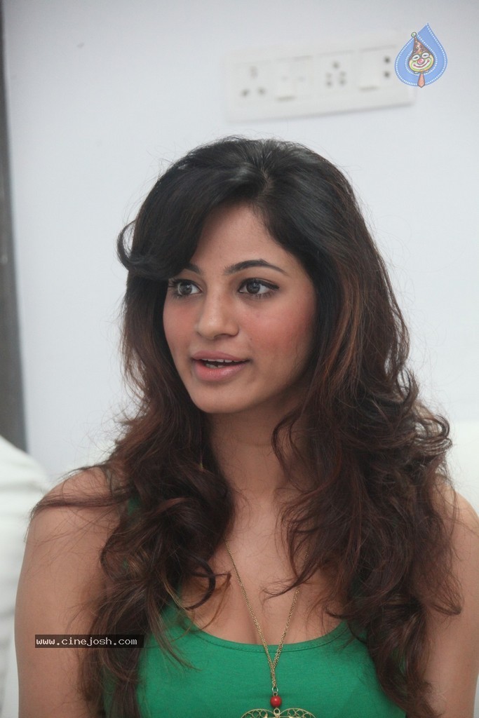 Shilpi Sharma Hot Gallery - 145 / 178 photos