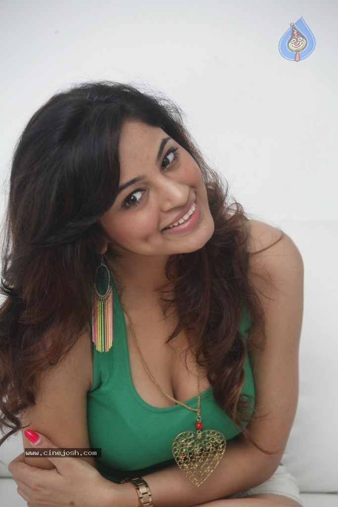 Shilpi Sharma Hot Gallery - 152 / 178 photos