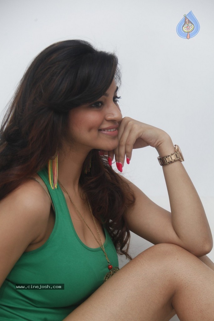 Shilpi Sharma Hot Gallery - 173 / 178 photos
